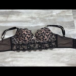 V.S. BRAND NEW Bra. Size 32B